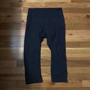 Black Lululemon cropped leggings